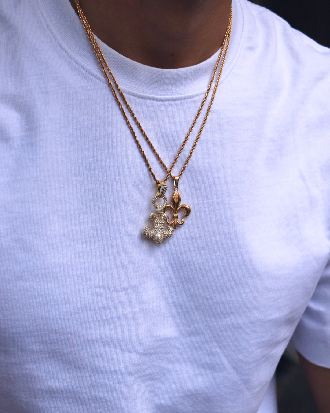 Minimal Fleur-de-Lis Chain