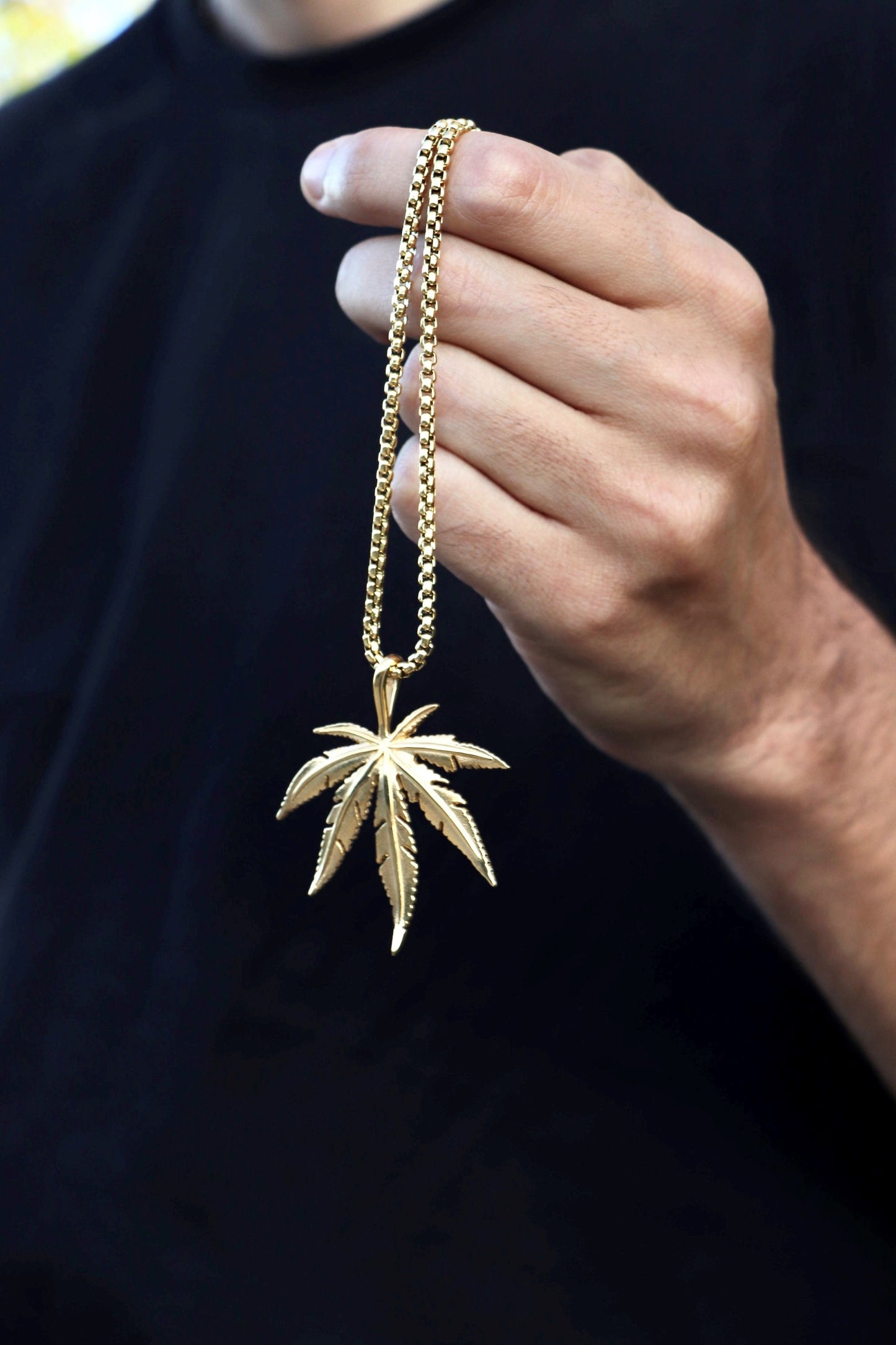 Minimal Golden Leaf Chain